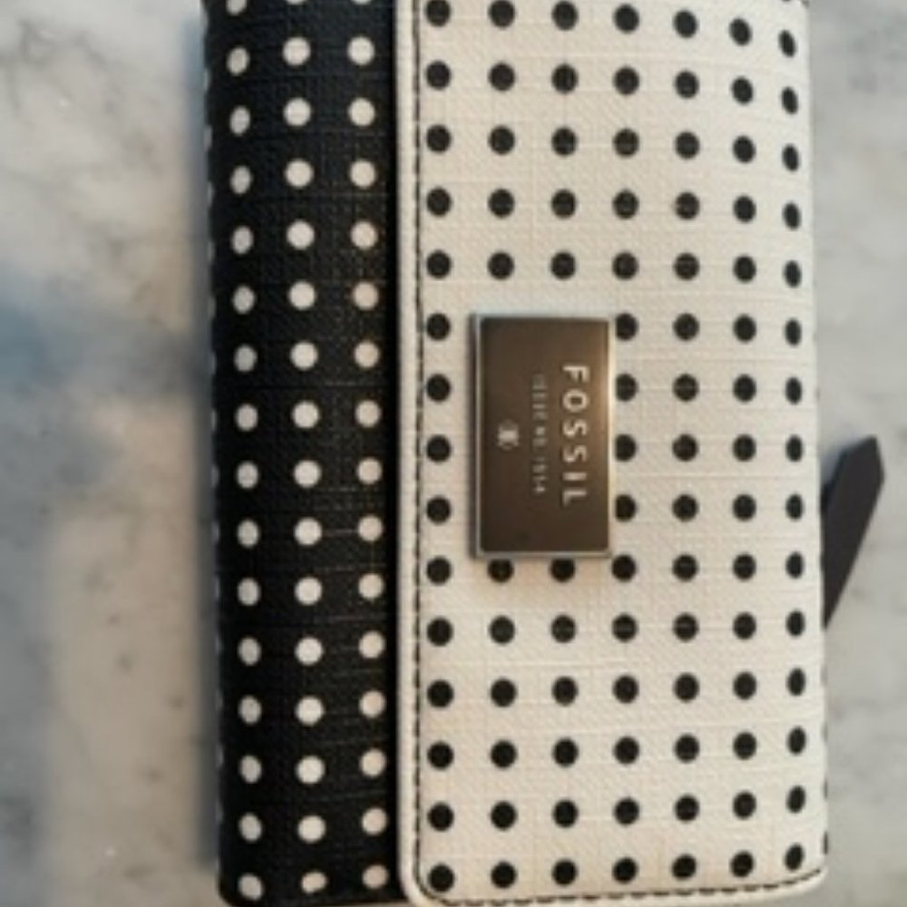 RARE VINTAGE FIND -Fossil Sydney Wallet
